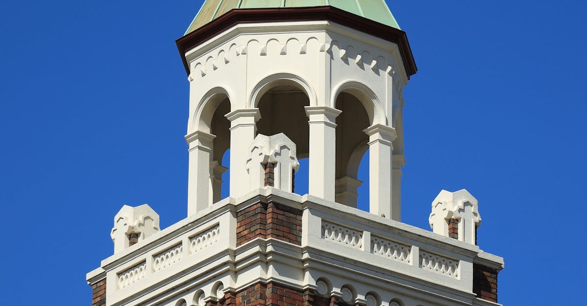 Comparing Roof Leak Repair Methods: DIY vs Professional